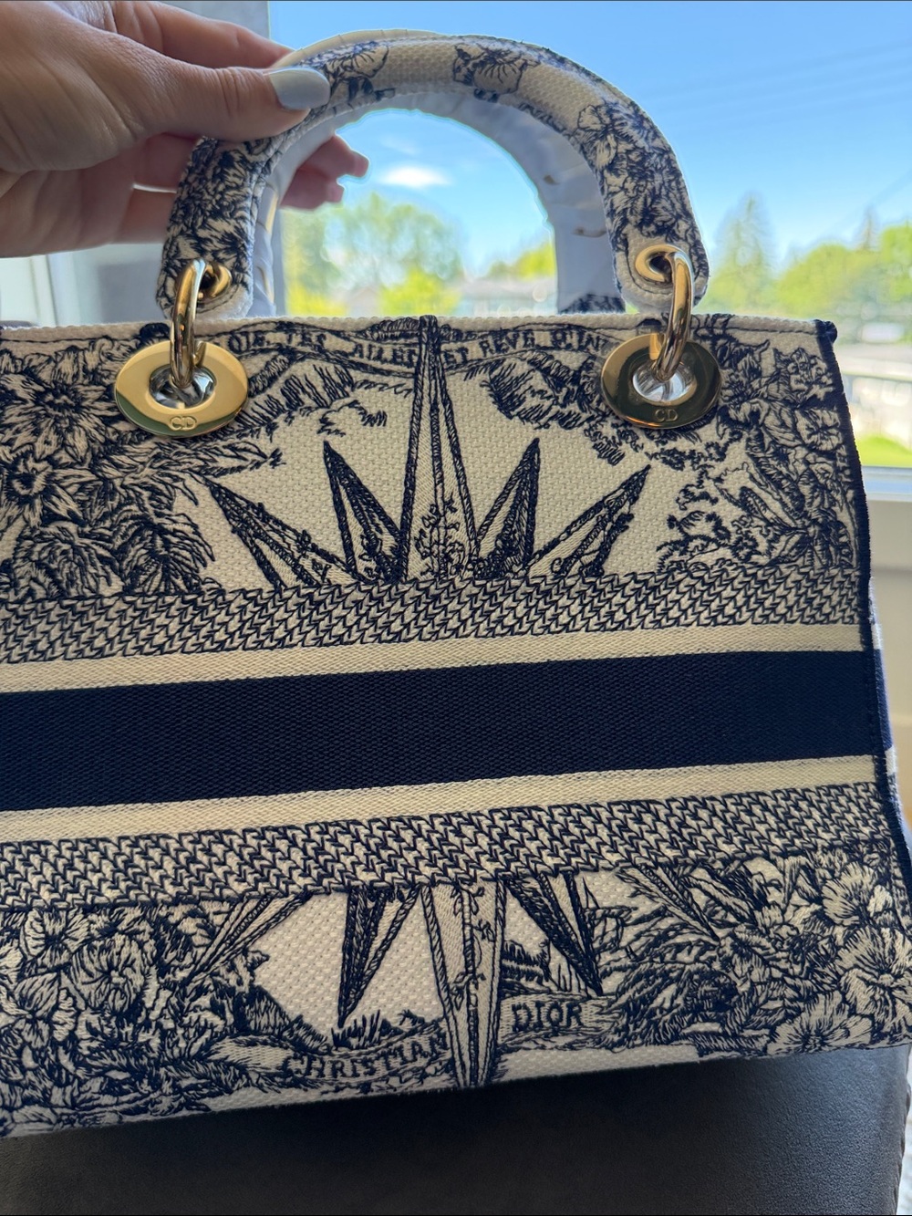 Dior Navy and White Lady Dior medium Embroidered bag. - Picture 3 of 5